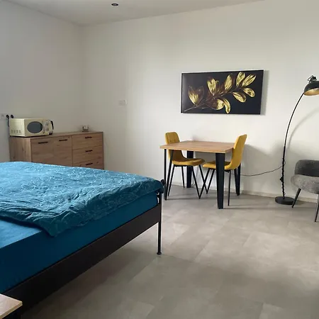 Monstera Iii - Industrial 3* Kolín