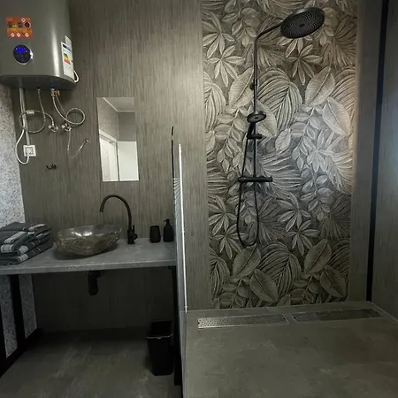 Monstera Iii - Industrial Guest house 3*