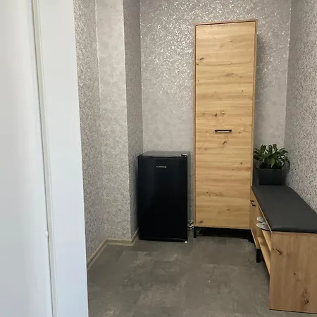 Monstera Iii - Industrial Konukevi Kolín
