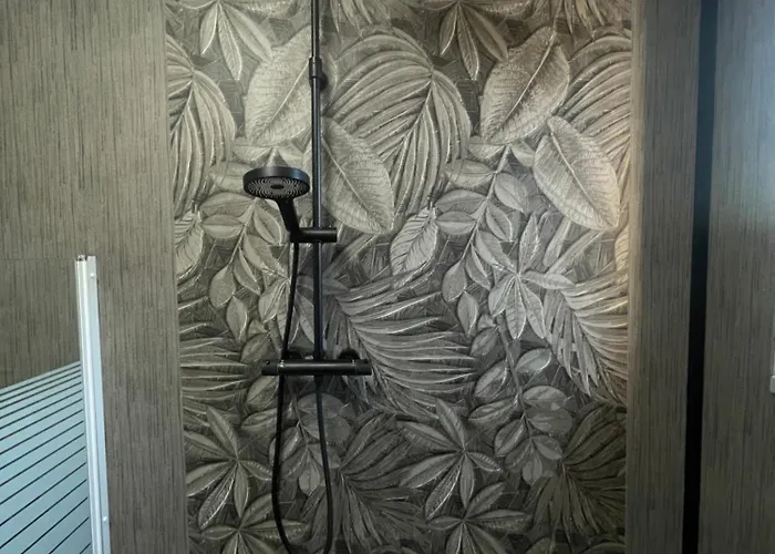 Monstera Iii - Industrial Kolín